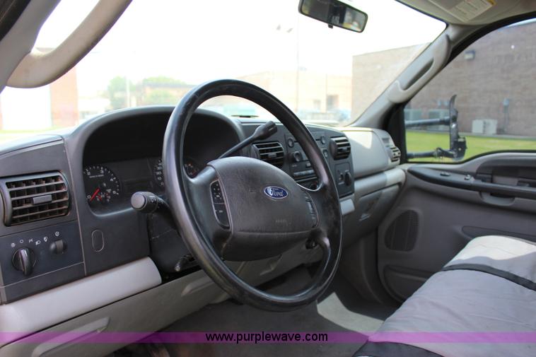 image for item I1636 2006 Ford F350 Super Duty XLT FX4 pickup truck