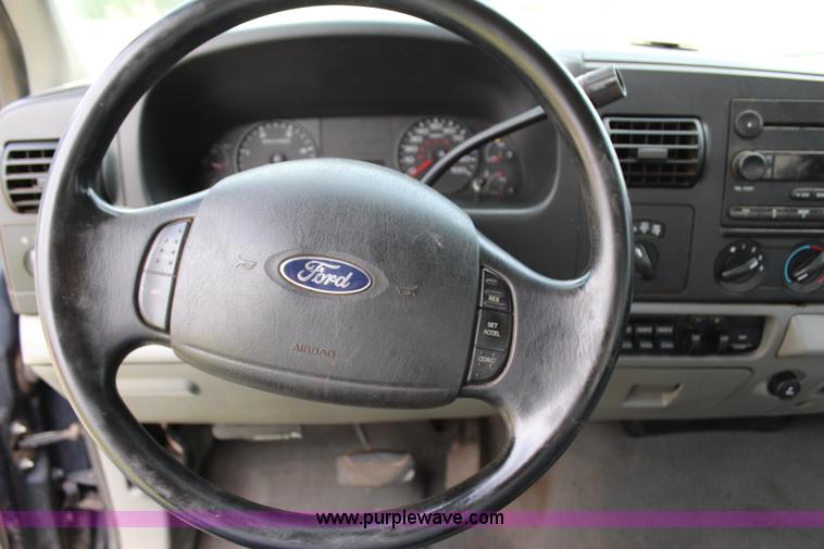 image for item I1636 2006 Ford F350 Super Duty XLT FX4 pickup truck
