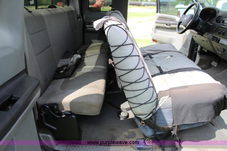 image for item I1636 2006 Ford F350 Super Duty XLT FX4 pickup truck