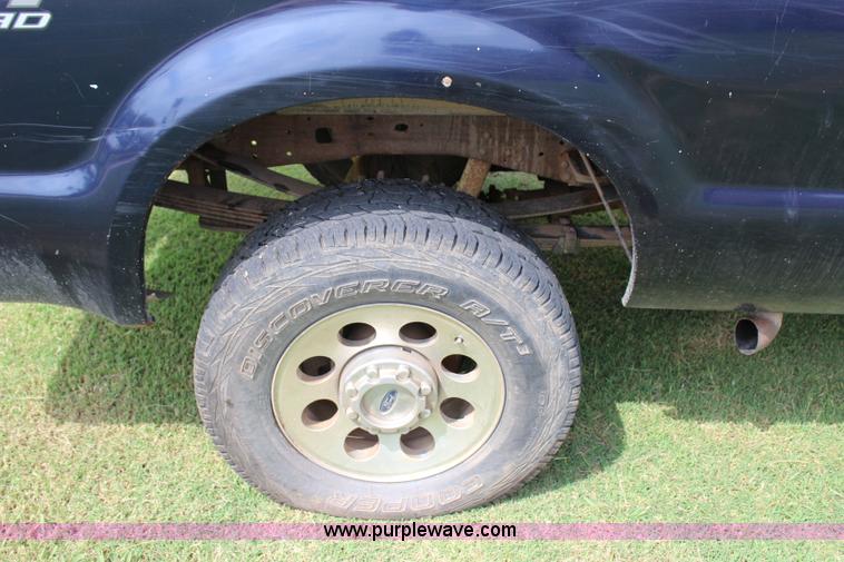 image for item I1636 2006 Ford F350 Super Duty XLT FX4 pickup truck