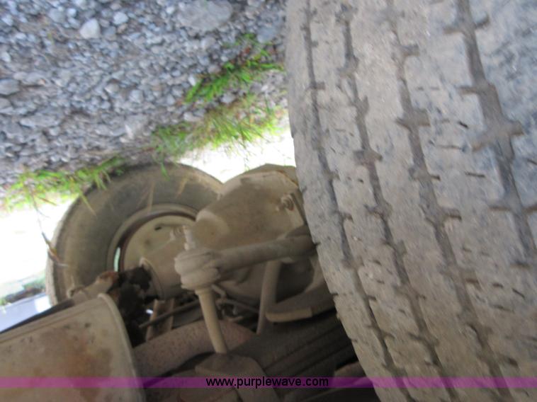 image for item I1993 1996 Ford F250 utility truck