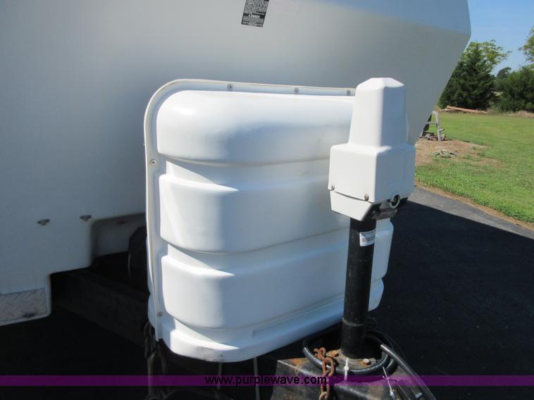 image for item I2007 2005 Artic Fox 31W travel trailer