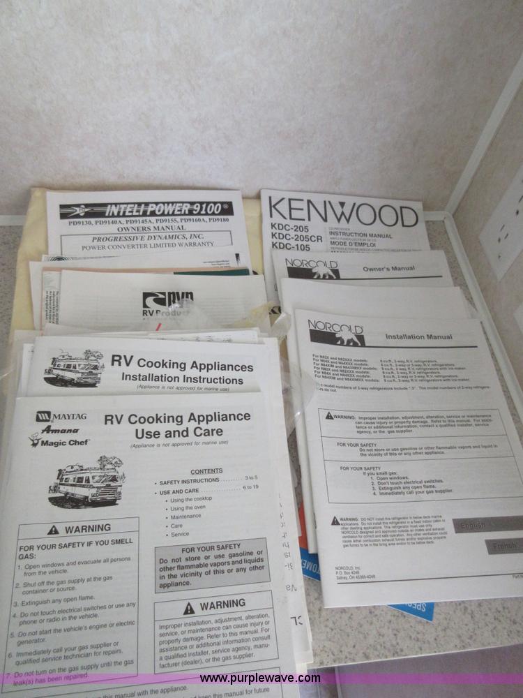 image for item I2007 2005 Artic Fox 31W travel trailer