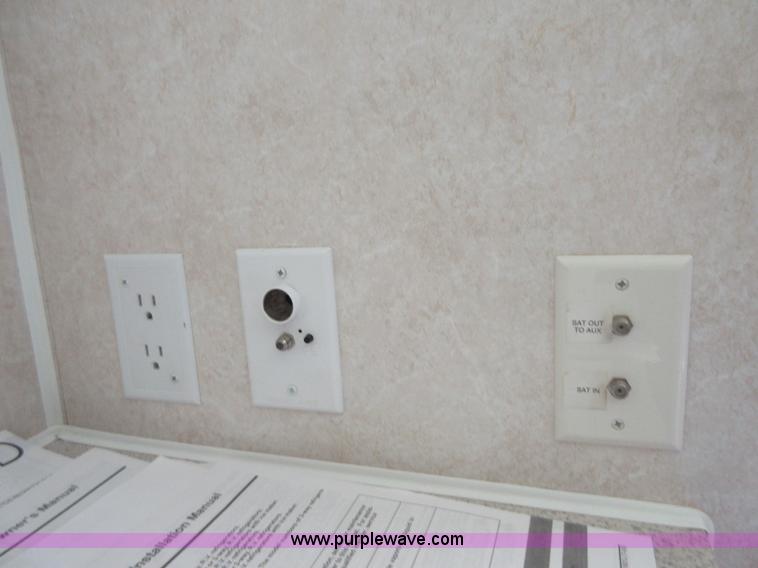 image for item I2007 2005 Artic Fox 31W travel trailer