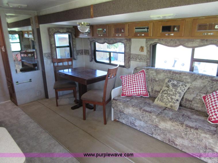 image for item I2007 2005 Artic Fox 31W travel trailer