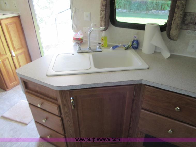 image for item I2007 2005 Artic Fox 31W travel trailer