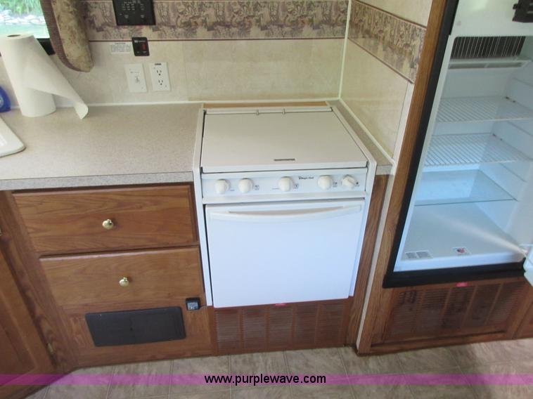 image for item I2007 2005 Artic Fox 31W travel trailer