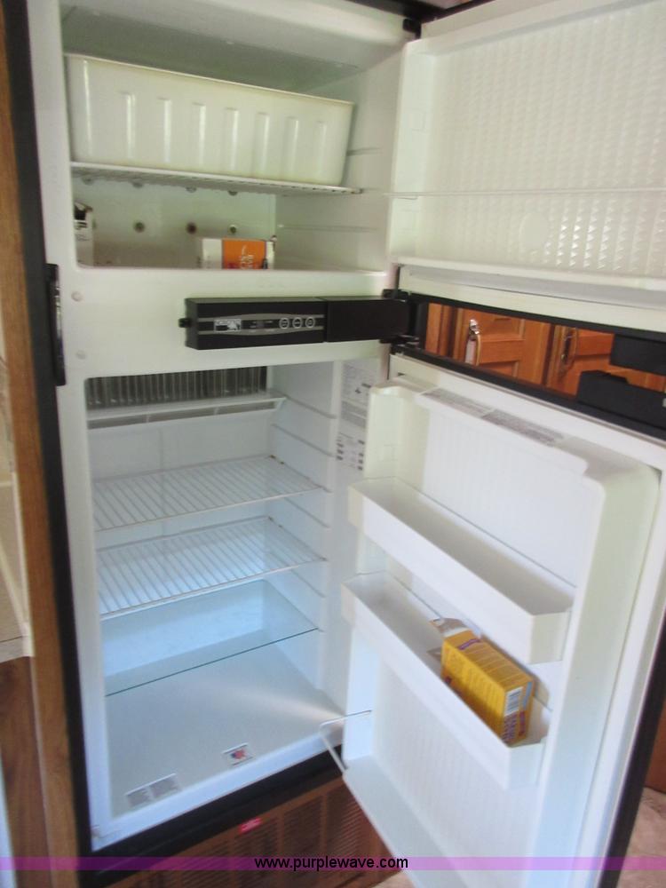 image for item I2007 2005 Artic Fox 31W travel trailer