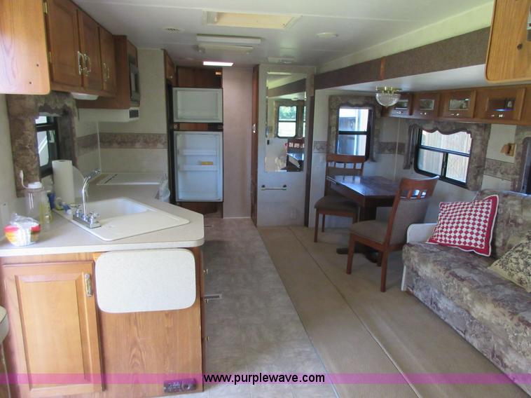image for item I2007 2005 Artic Fox 31W travel trailer