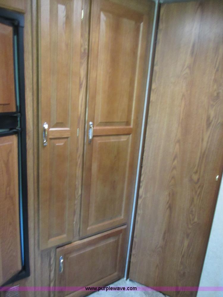 image for item I2007 2005 Artic Fox 31W travel trailer