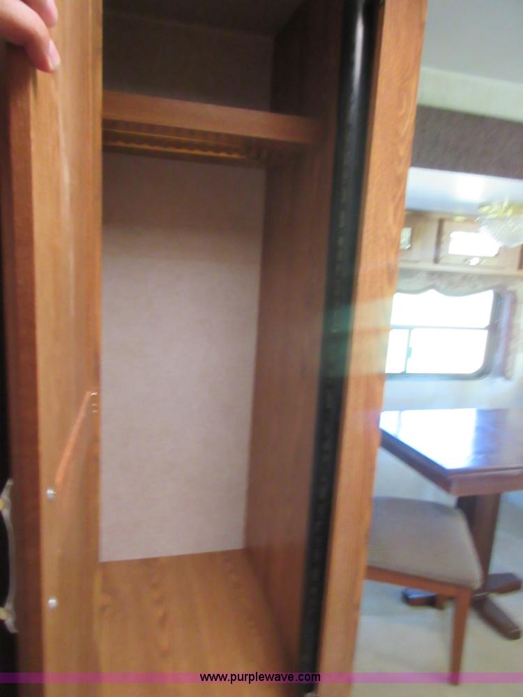 image for item I2007 2005 Artic Fox 31W travel trailer