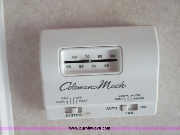 image for item I2007 2005 Artic Fox 31W travel trailer