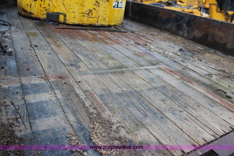 image for item J3506 1999 Ford F450 Super Duty flatbed truck