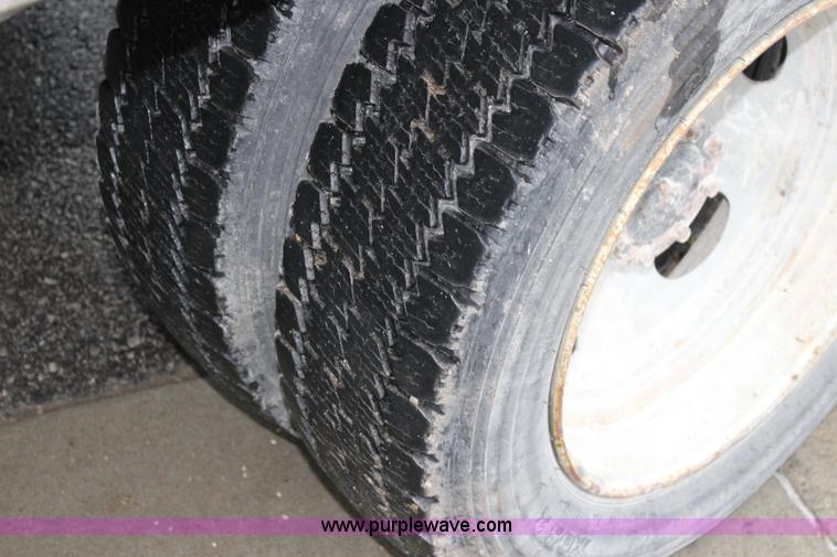 image for item J3506 1999 Ford F450 Super Duty flatbed truck