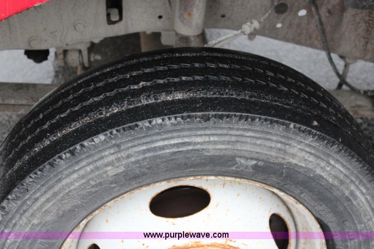 image for item J3506 1999 Ford F450 Super Duty flatbed truck