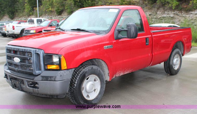 image for item J3508 2006 Ford F250 Super Duty pickup truck