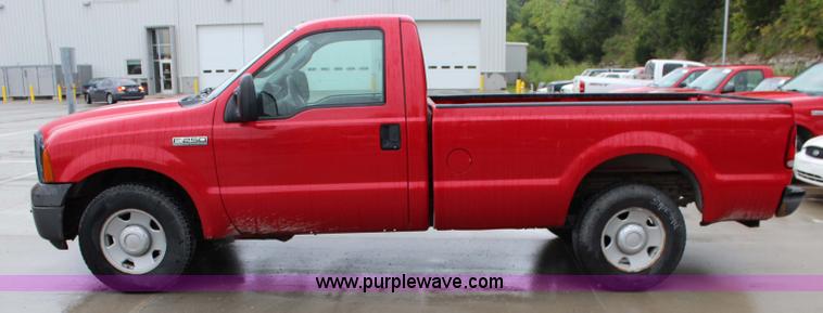 image for item J3508 2006 Ford F250 Super Duty pickup truck
