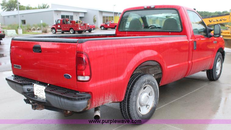 image for item J3508 2006 Ford F250 Super Duty pickup truck