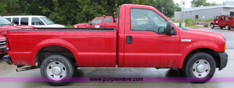 image for item J3508 2006 Ford F250 Super Duty pickup truck