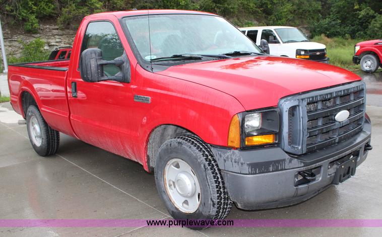 image for item J3508 2006 Ford F250 Super Duty pickup truck