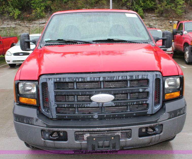 image for item J3508 2006 Ford F250 Super Duty pickup truck