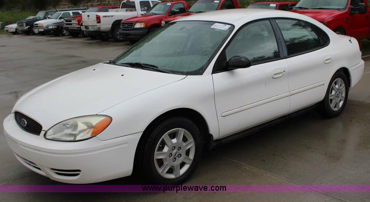 image for item J3509 2006 Ford Taurus SE