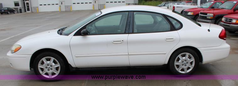 image for item J3509 2006 Ford Taurus SE
