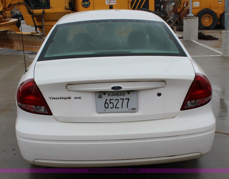 image for item J3509 2006 Ford Taurus SE