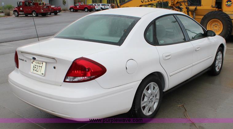 image for item J3509 2006 Ford Taurus SE