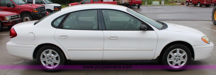 image for item J3509 2006 Ford Taurus SE