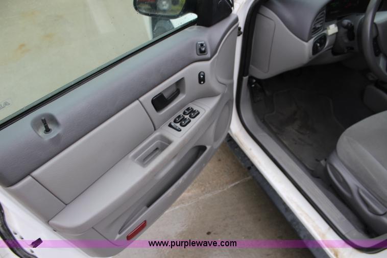 image for item J3509 2006 Ford Taurus SE