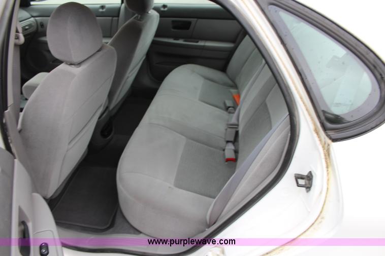 image for item J3509 2006 Ford Taurus SE