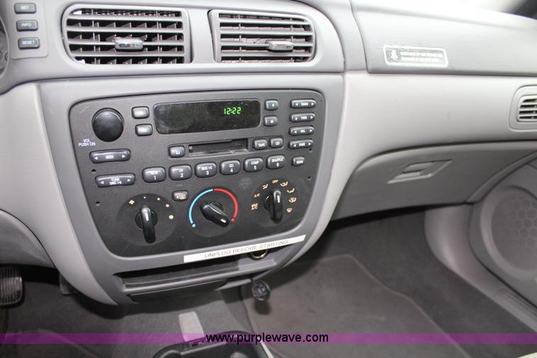 image for item J3509 2006 Ford Taurus SE