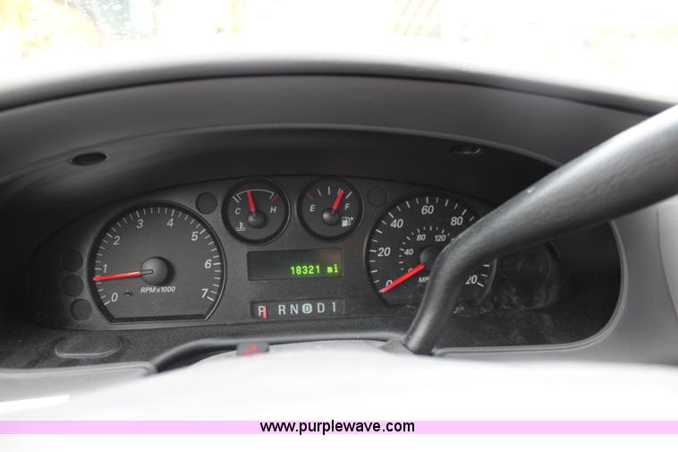 image for item J3509 2006 Ford Taurus SE