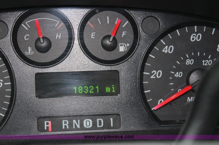 image for item J3509 2006 Ford Taurus SE