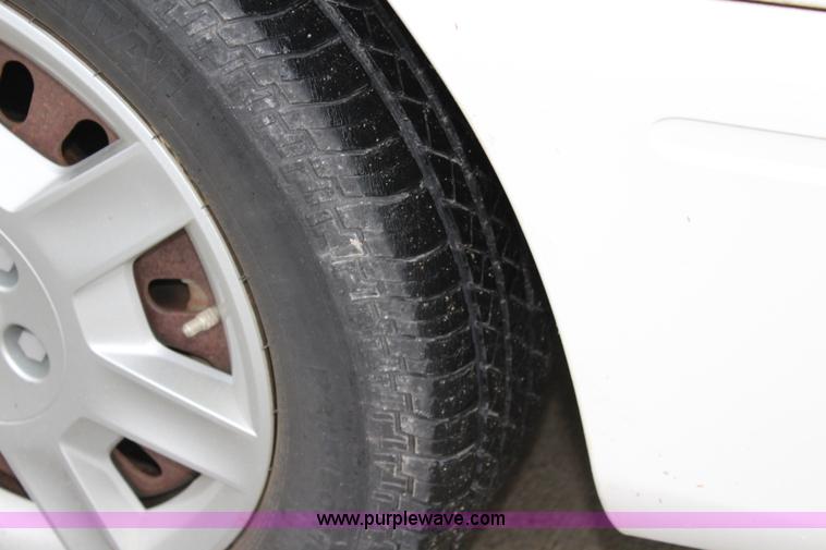 image for item J3509 2006 Ford Taurus SE