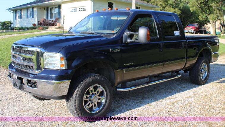 image for item J3551 2003 Ford F250 Super Duty XLT Crew Cab pickup truck