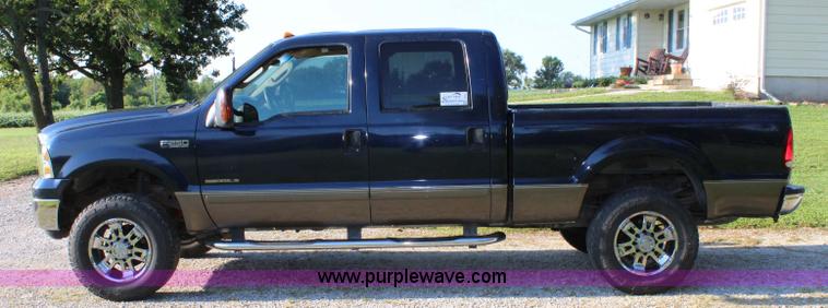 image for item J3551 2003 Ford F250 Super Duty XLT Crew Cab pickup truck