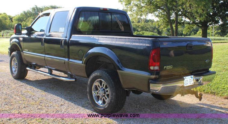image for item J3551 2003 Ford F250 Super Duty XLT Crew Cab pickup truck