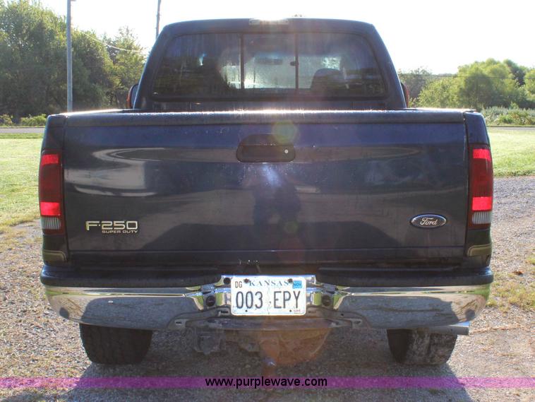 image for item J3551 2003 Ford F250 Super Duty XLT Crew Cab pickup truck