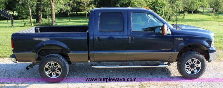 image for item J3551 2003 Ford F250 Super Duty XLT Crew Cab pickup truck