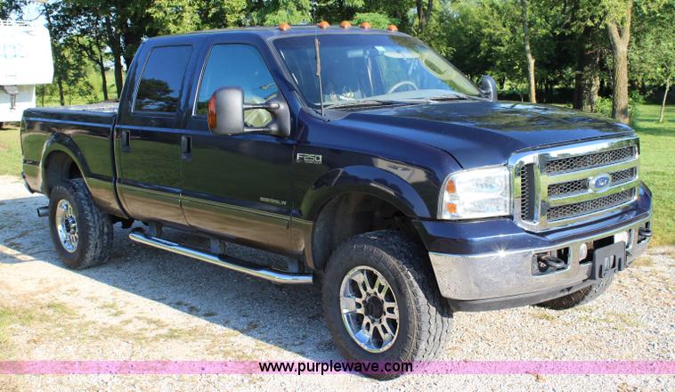 image for item J3551 2003 Ford F250 Super Duty XLT Crew Cab pickup truck