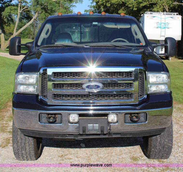 image for item J3551 2003 Ford F250 Super Duty XLT Crew Cab pickup truck