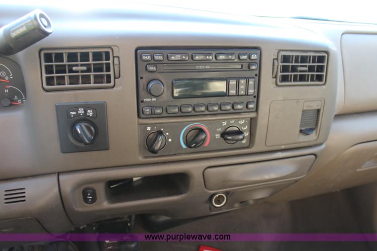 image for item J3551 2003 Ford F250 Super Duty XLT Crew Cab pickup truck