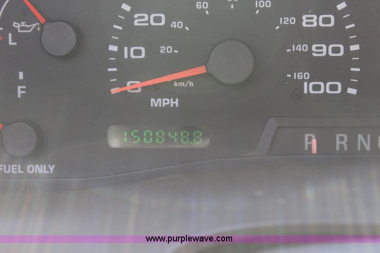 image for item J3551 2003 Ford F250 Super Duty XLT Crew Cab pickup truck