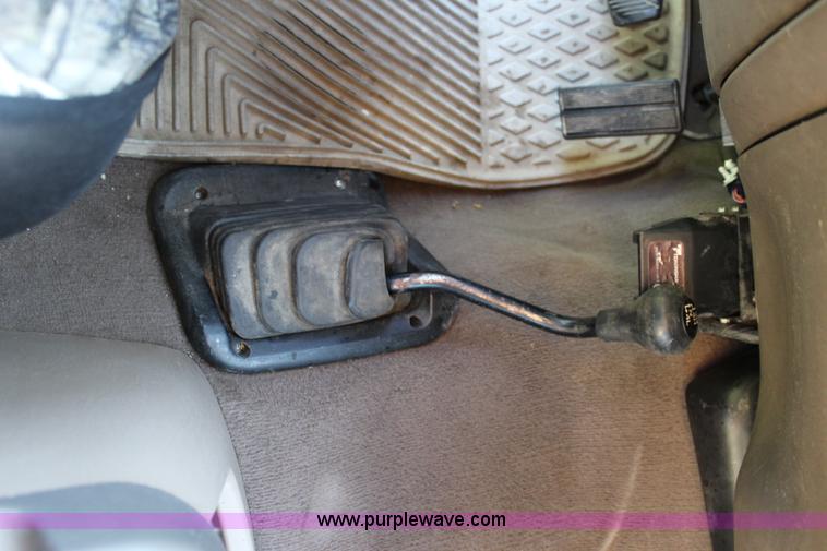 image for item J3551 2003 Ford F250 Super Duty XLT Crew Cab pickup truck