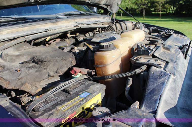 image for item J3551 2003 Ford F250 Super Duty XLT Crew Cab pickup truck