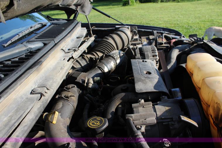 image for item J3551 2003 Ford F250 Super Duty XLT Crew Cab pickup truck