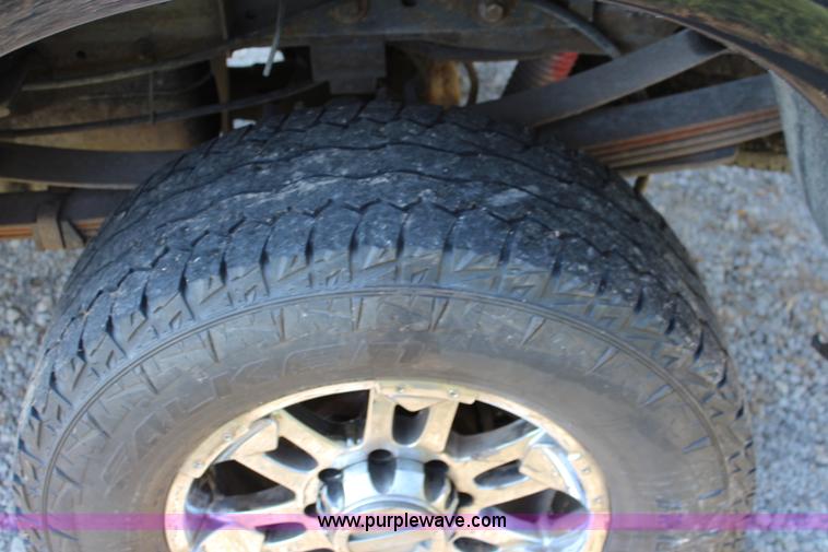 image for item J3551 2003 Ford F250 Super Duty XLT Crew Cab pickup truck