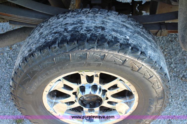 image for item J3551 2003 Ford F250 Super Duty XLT Crew Cab pickup truck